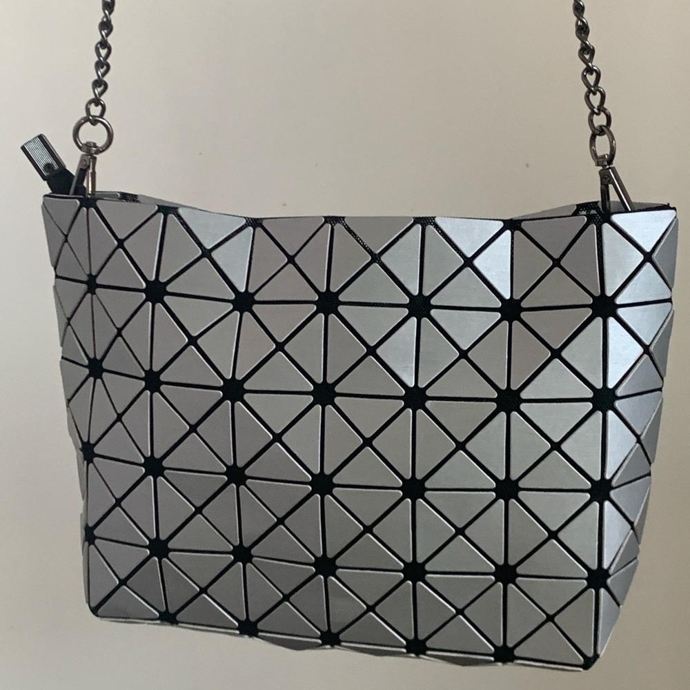 Ying Sai Hua Geometric Iridescent Silver Chain Crossbody/Shoulder Bag.